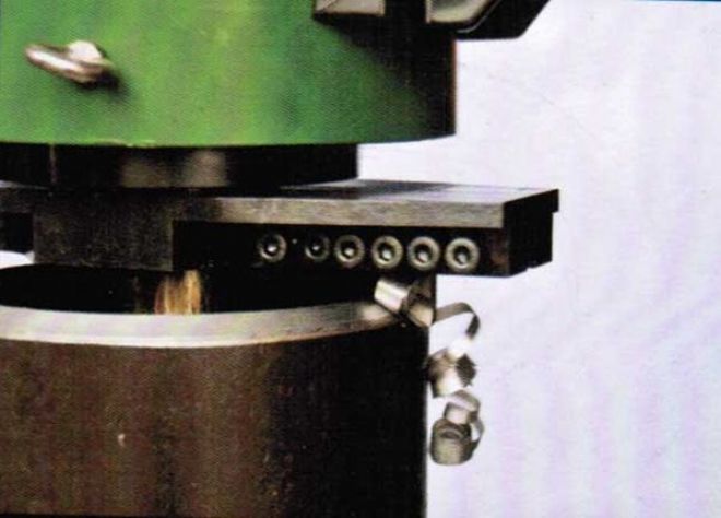 點(diǎn)擊查看詳細(xì)信息<br>標(biāo)題：管子坡口機(jī)工作照 閱讀次數(shù)：10851