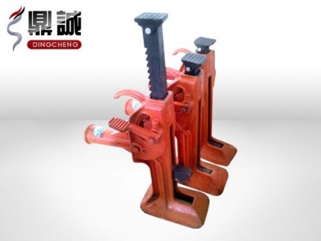 點(diǎn)擊查看詳細(xì)信息<br>標(biāo)題：齒條式起道機(jī) 閱讀次數(shù)：4541